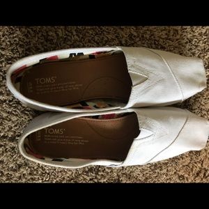 White Toms 8.5